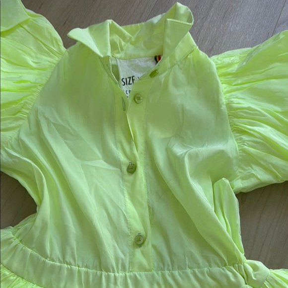 Lime Green Button-Up dress by Caroline Bosmans - Picture 3 of 7